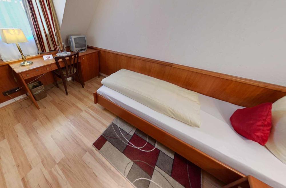 Hotel Lamm Remshalden Rum bild